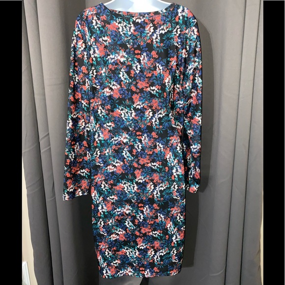 Woman’s dress - Picture 2 of 4